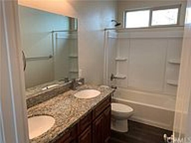 Building Photo - BEAUTIFUL  3  BEDROOM 2 BATH  HOME!