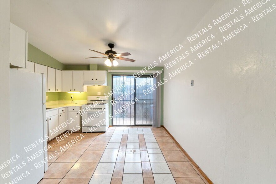 Building Photo - 803 E Holaway Dr