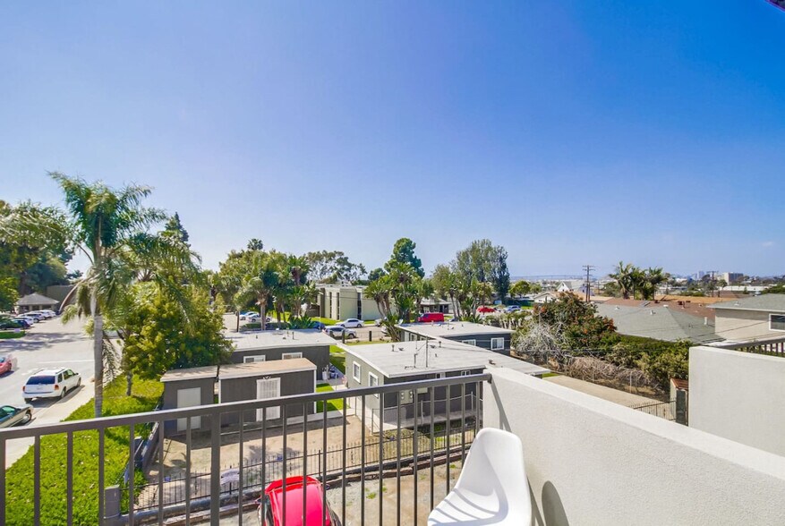 Building Photo - 721 E 22nd St