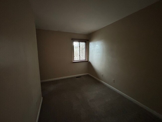Building Photo - 1721 Donlee Dr
