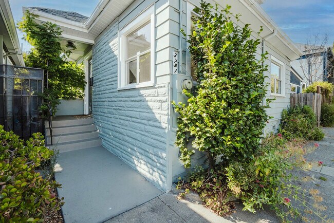 Building Photo - 3791 Latimer Pl