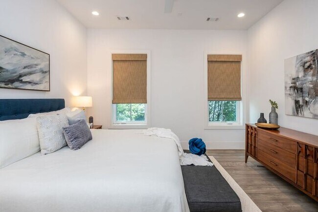 Building Photo - Welcome To The Sophia - Your Perfect Retreat in Historic Druid Hills!