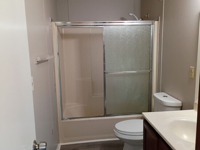 Building Photo - 901-903 Meadowlark Circle