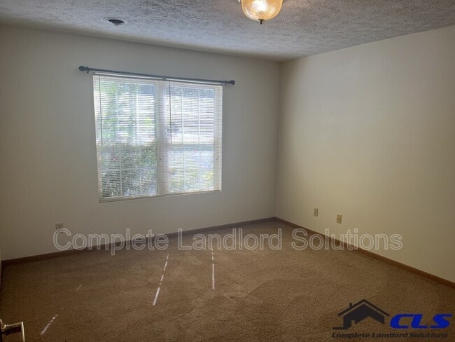 Building Photo - 550 College Ave