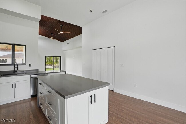 Building Photo - 2815 45th St W