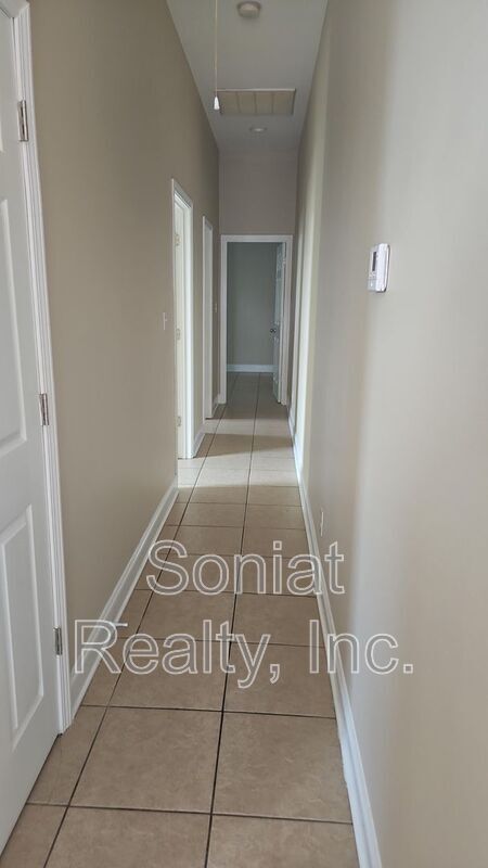 Building Photo - 5922 Marigny St