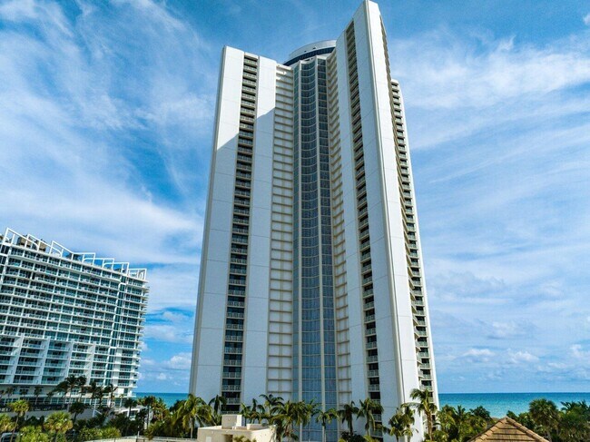 Building Photo - 3000 N Ocean Dr