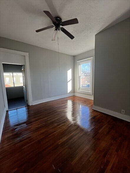 Living Room - 509 S 5th St