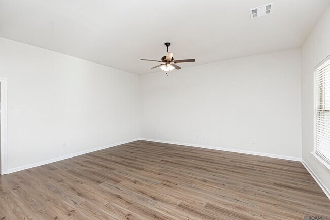 Building Photo - 41401 Cozy Wy