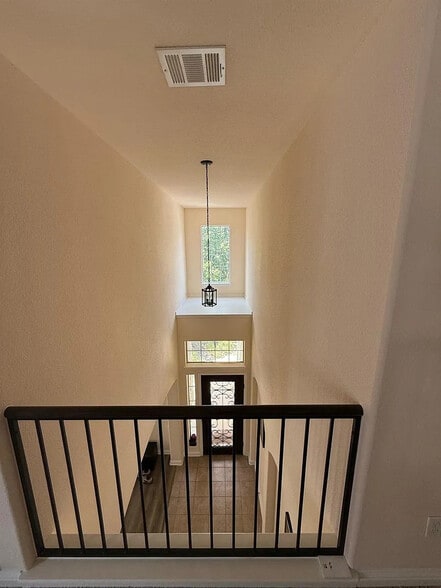 Building Photo - Room in House on Bridie Path