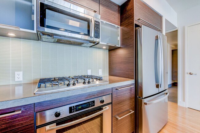 Building Photo - Elevated 1BR at Enso | Lake Views, Parking, Prime Location