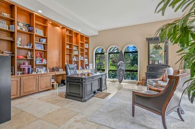 Building Photo - 5305 La Crescenta Rd