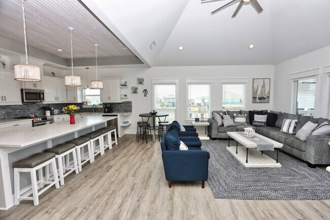 Building Photo - 939 Palm Ridge Dr