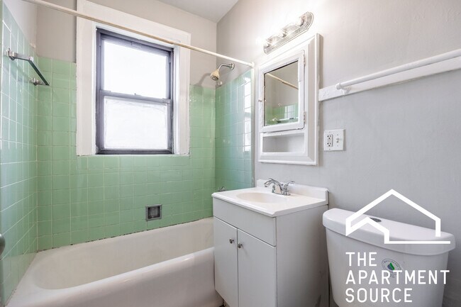 Building Photo - 4546 N Damen Ave