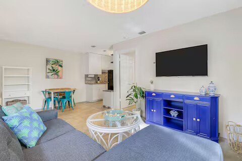 Building Photo - 713 Penn St