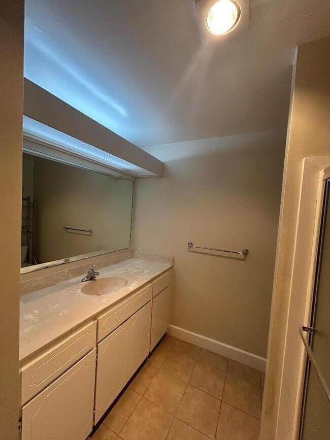 Building Photo - 6090 Montgomery Ct