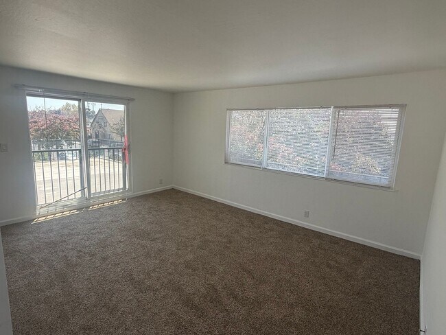 Building Photo - 301 Willard Ave