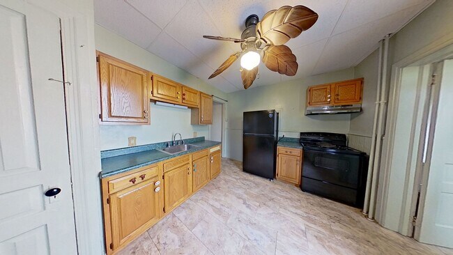 Building Photo - Spacious One Bedroom Apartment