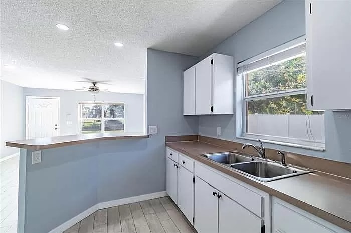 Building Photo - 2002 N St Vincent St