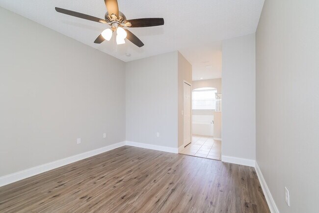 Building Photo - 552 Viceroy Ct