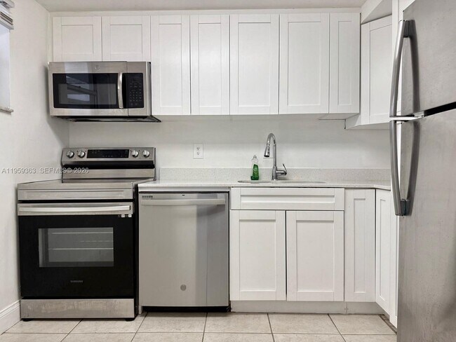 Building Photo - 4205 N University Dr