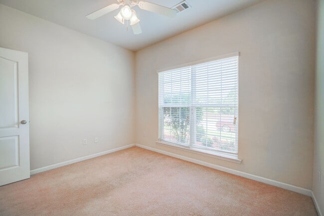 Building Photo - 4 BR/2 BA, Two Car Garage, Charming Home i...