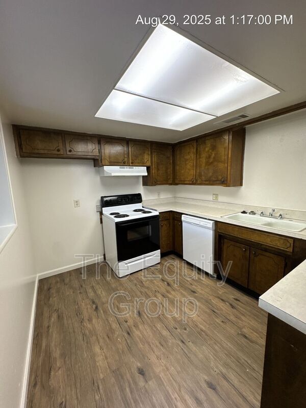 Building Photo - 2426 S Sallee St