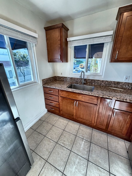 Building Photo - 212 N Coast Hwy