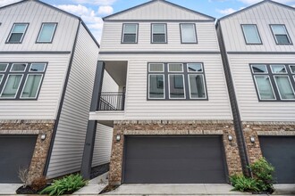 Building Photo - 756 W Donovan St