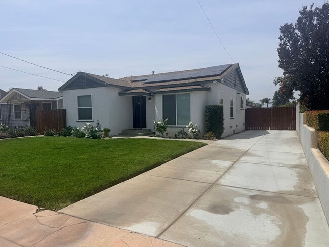 Building Photo - 3 bedroom home in a great neighborhood in Riverside