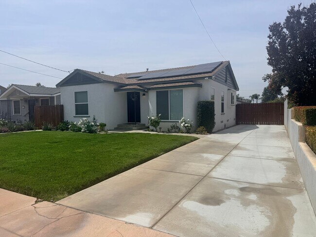 Building Photo - 3688 Taft St
