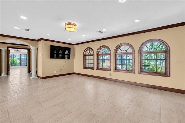 Building Photo - 5810 Bahama Shores Dr S