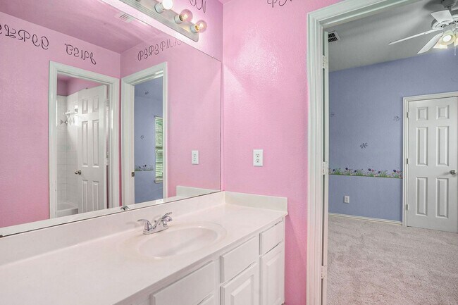 Building Photo - Beautifully Crafted 5 Bedroom 4 Bath in Flower Mound!