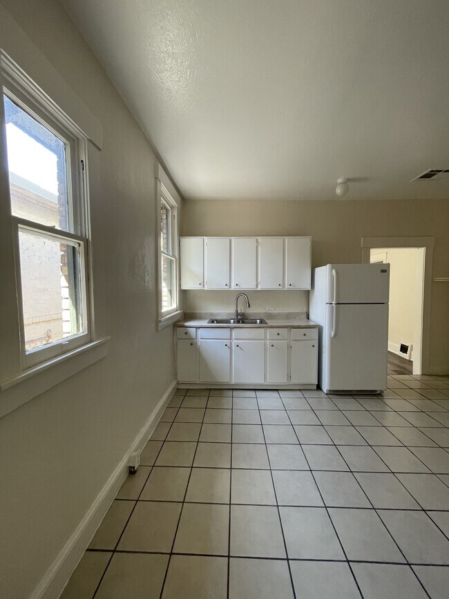 Building Photo - 1518 Lawton Dr