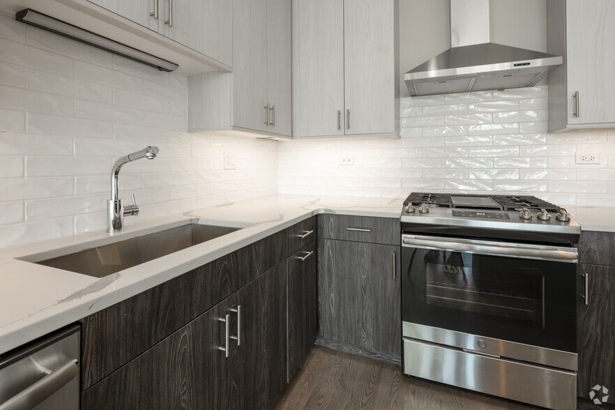 3BR-25BA-1600-SF - 1935 S Canalport Ave