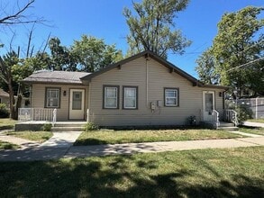 Building Photo - 18214 Oak St