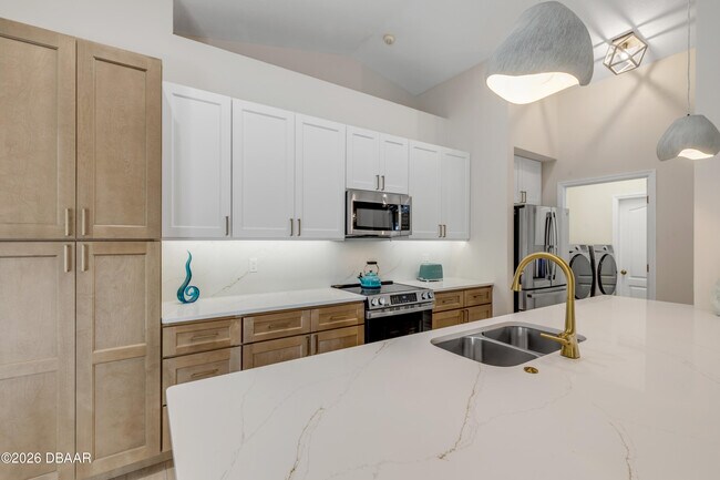 Building Photo - 646 S Pine St