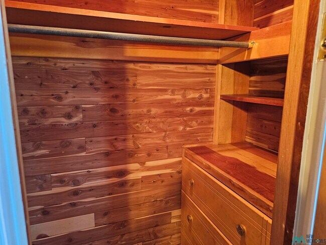 Building Photo - 1801 Eastridge Dr