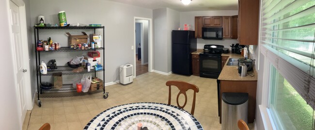 Primary Photo - 212 Cedar Dr