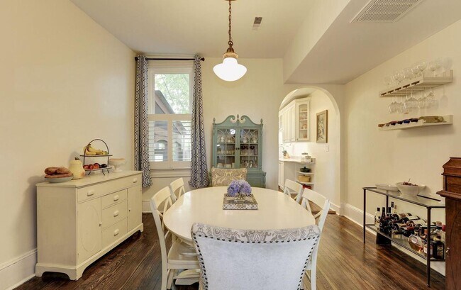 Building Photo - Spacious & Charming Victorian Row House in Burleith-Moments from Georgetown!