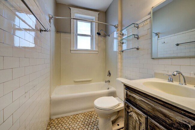 Building Photo - OPPORTUNITY KNOCKS 3 BED 1 BATH 1,400 SF ±...