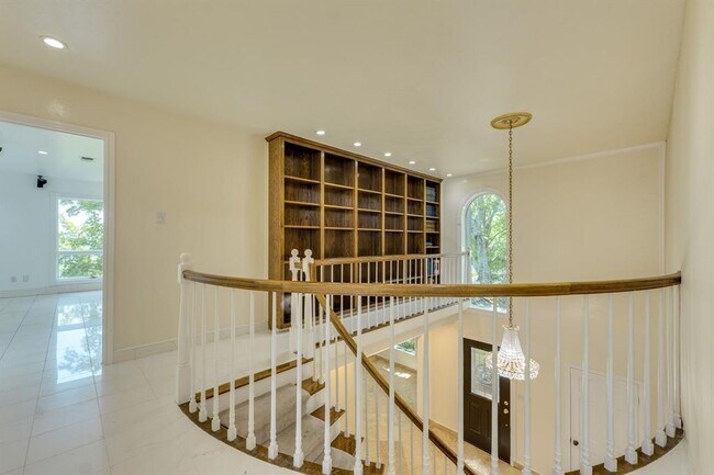 Building Photo - 6800 Falcata Cove