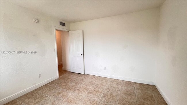 Building Photo - 984 W 40th St