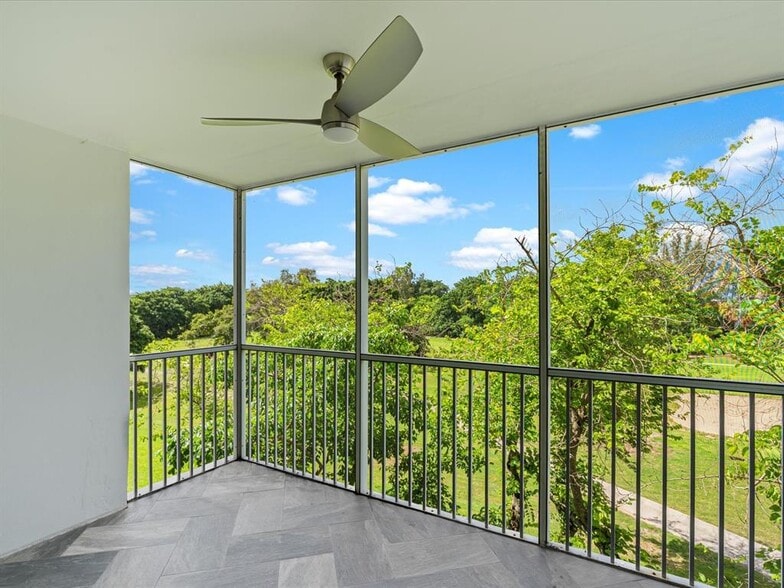 Building Photo - 3150 N Palm Aire Dr