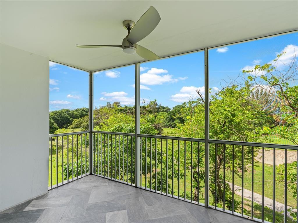 Building Photo - 3150 N Palm Aire Dr