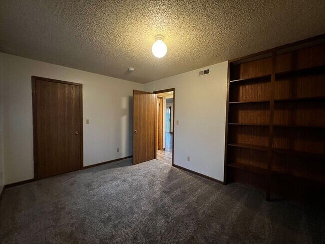 Building Photo - $1,095 | 2 Bedroom, 1 Bathroom Condo | No Pets | Sublease* | Available for October 1st, 2026 Move...