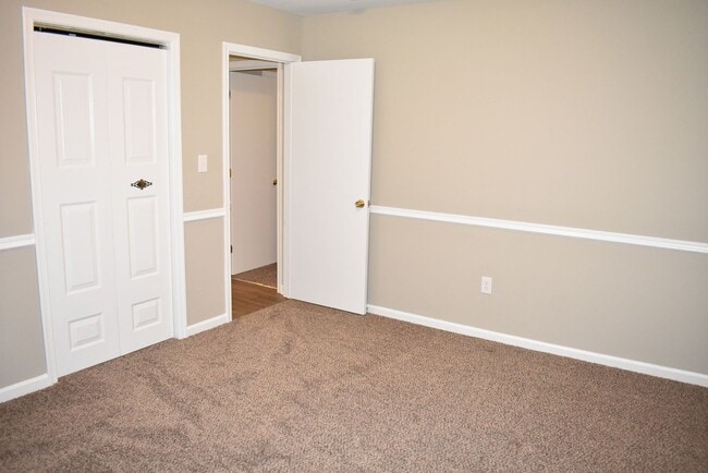 Building Photo - Great Split Foyer In Fredericksburg!