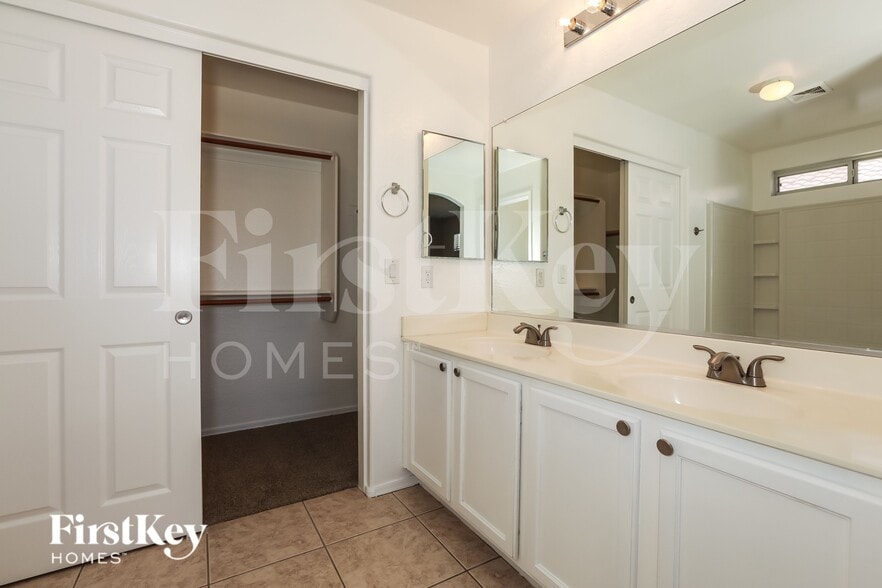 Building Photo - 31351 N Blackfoot Dr