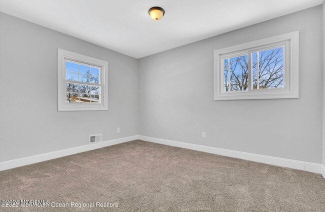 Building Photo - 27 Oak Leaf Ln
