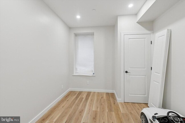 Building Photo - 1250 S 27th St